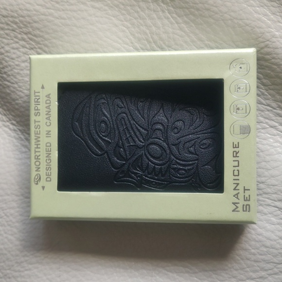 'Sharing A Meal' Indigenous Design by Douglas Horne Manicure Set - Picture 4 of 6